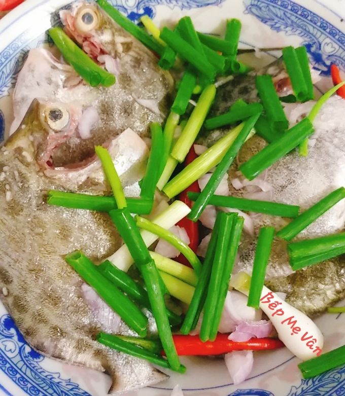 Hình của món Cá nâu kho hành ớt.