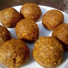 A picture of Groundnut balls.