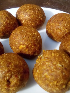 A picture of Groundnut balls.