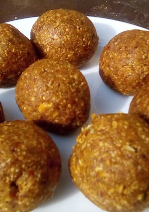 A picture of Groundnut balls.