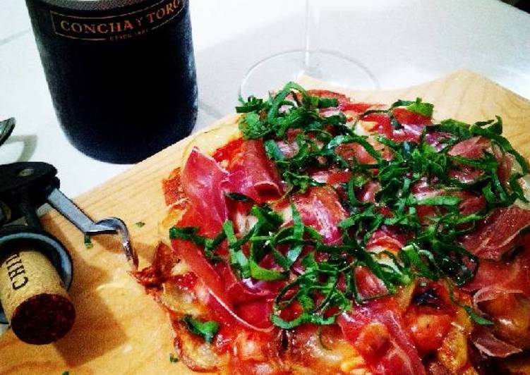 Pizza de papa con jamón serrano