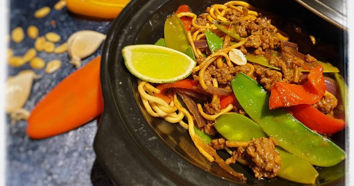 Satay beef noodles Recipe by Foodiegeektrish Cookpad