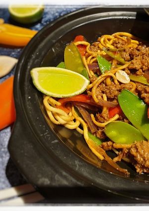 A picture of Satay beef noodles.