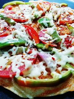 सूजी पिज़्ज़ा (sooji pizza recipe in Hindi) रेसिपी मुख्य फोटो