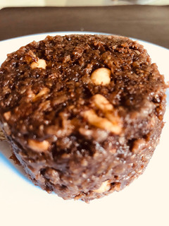 Una foto de Mug cake de banana, avena y maní