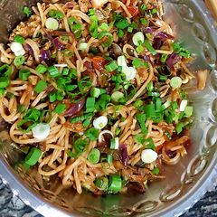 A picture of Egg hakka noodles.