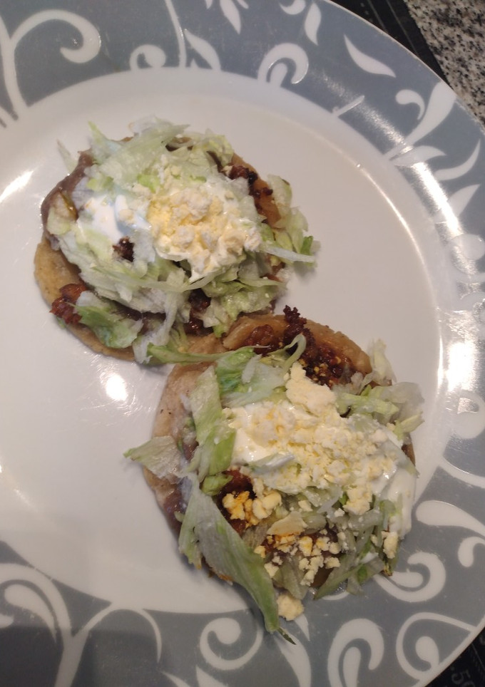 Una foto de Sopes de chorizo