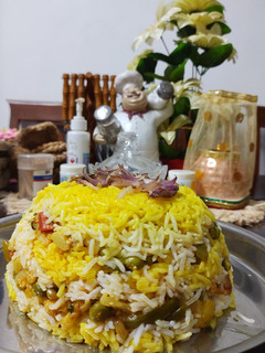 હૈદરાબાદી વેજ બિરયાની(Hyderabadi Veg Biriyani Recipe in Gujarati) રેસીપી મુખ્ય ફોટો