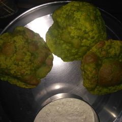 Palak puri A picture of Palak puri.