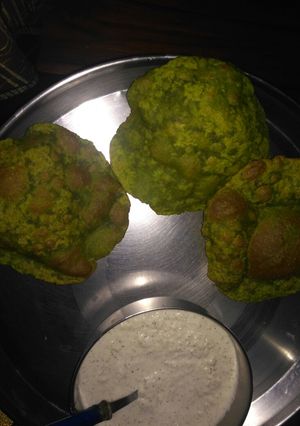 A picture of Palak puri.