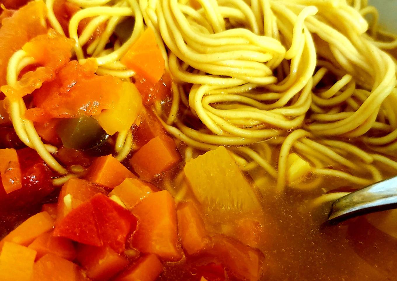 Sopa polaca de verduras y caldo de pollo