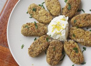 Foto resep Lentil Bites with Yoghurt Dip