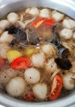 Gambar Sup Bebola Ikan, Kentang & Cendawan