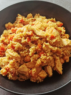 Una foto de Cuscús con pollo