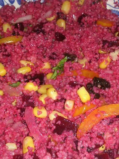 Una foto de Cous Cous con remolacha y maíz🌽