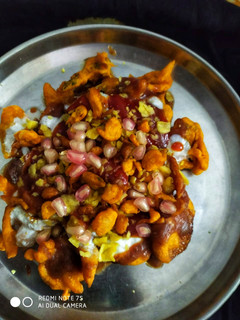 પકોડા ચાટ(pakoda Chaat Recipe In Gujarati) રેસીપી મુખ્ય ફોટો