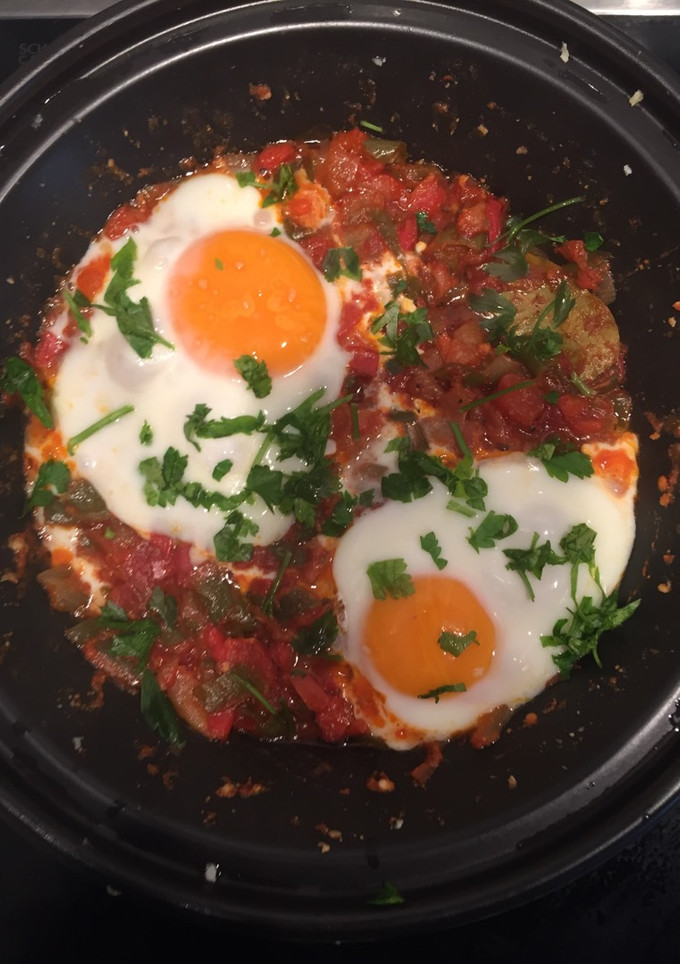 Una foto de Shakshuka (huevos escalfados)