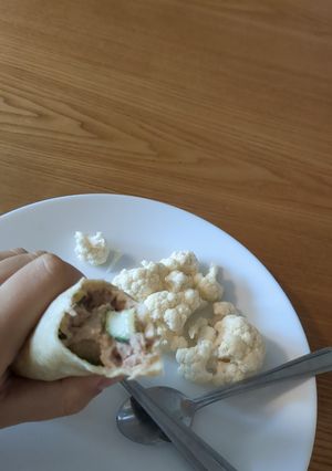 Une photo de Wrap thon (mayonnaise et cream cheese)concombre