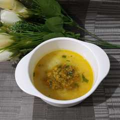 A picture of Mpasi 8 bulan (bubur soto daging).