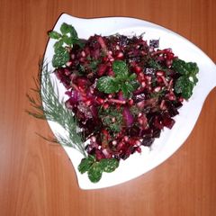 A picture of Beetroot & pomegranate salad🥗🌶️🧅.