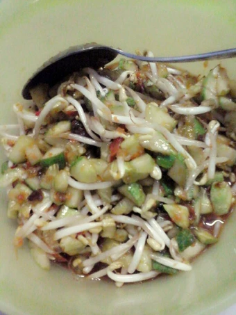 Cara Mudah Membuat Resep  Rujak Timun toge yang Bikin Ngiler, Lezat Sekali