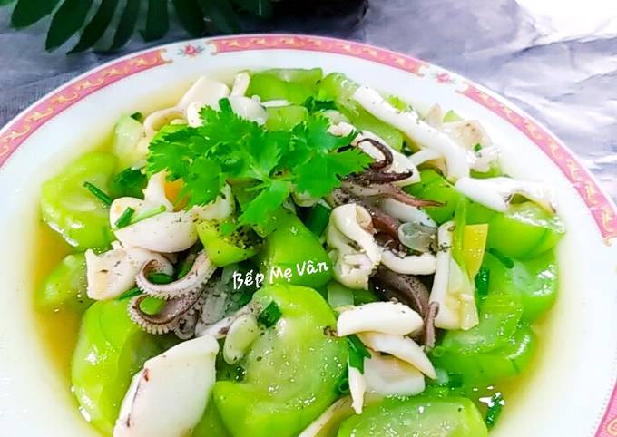 Mướp Xào Mực - Hướng Dẫn Làm Món Ăn Ngon Bổ Dưỡng Cho Cả Gia Đình