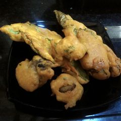 A picture of Mix Pakoda.