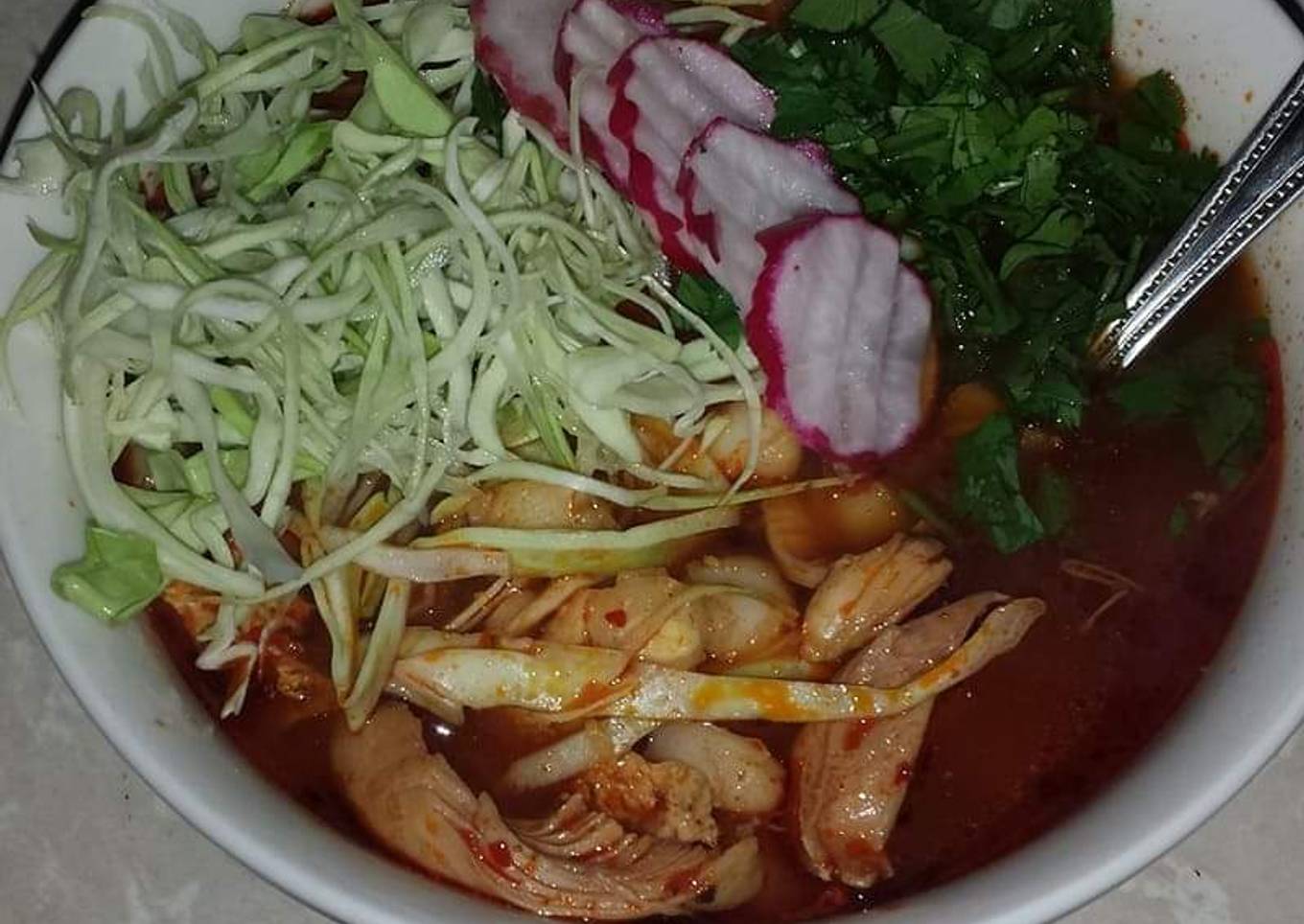 Pozole rojo de pollo