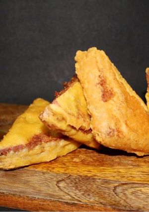 A picture of Stuffed Bread Pakoda.