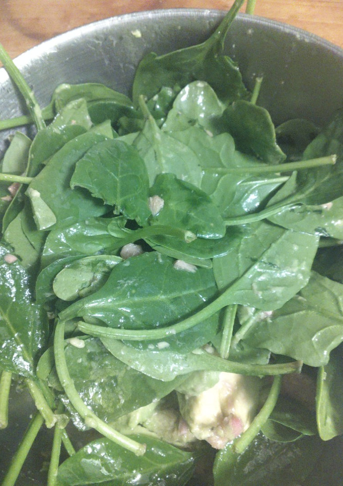 Una foto de Ensalada de espinacas