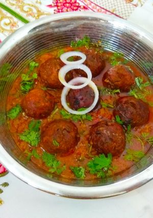 कॅप्सिकम कोफ्ता करी (capsicum kofta curry recipe in marathi) रेसिपी चे मुख्य फोटो 