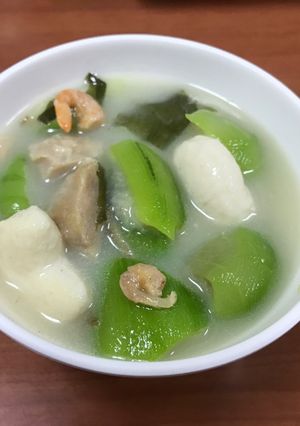 👩🏻‍🍳絲瓜丸子海帶湯 的食譜成品照片