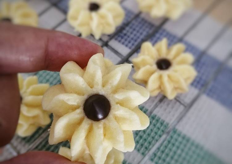 Langkah Mudah untuk Menyiapkan Semprit Maizena / cookies Maizena /Kue Kering Maizena yang Bikin Ngiler