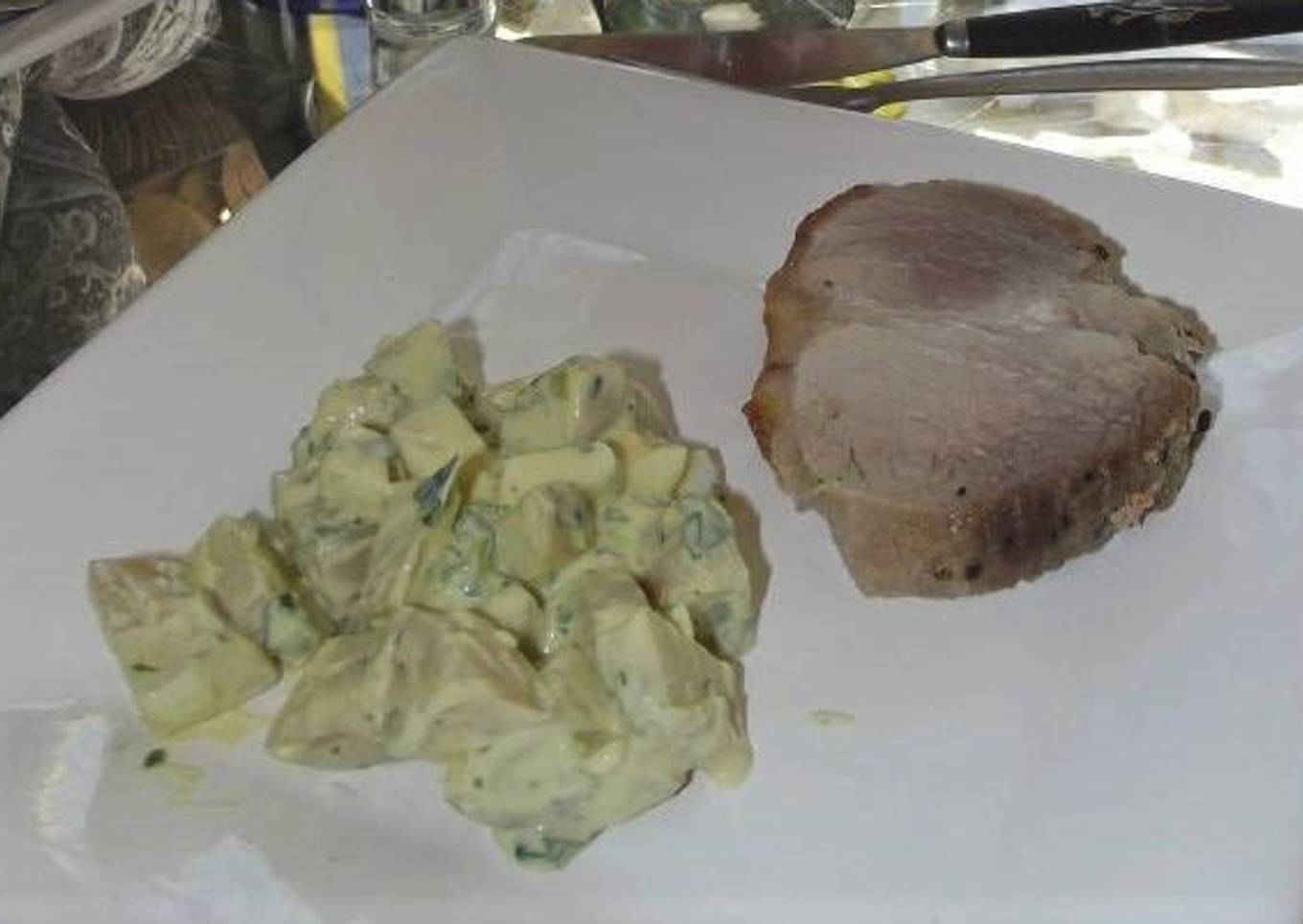 Lomo ahumado con ensalada de chayote, milpa y huevo. Las correa