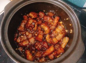 Hình của món Thịt rang cháy cạnh.