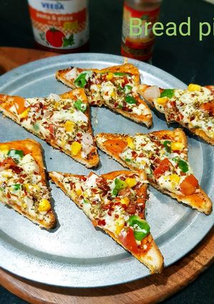 બ્રેડ પિઝા(Bread Pizza Recipe In Gujarati) રેસીપી મુખ્ય ફોટો