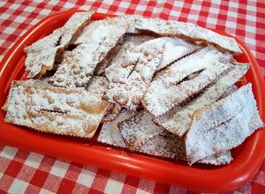 Foto di Chiacchiere di Carnevale con esubero di lievito madre