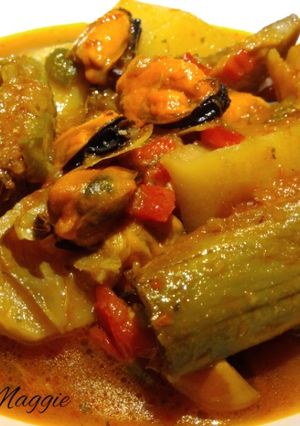 Una foto de Guiso de patatas con alcachofas y mejillones