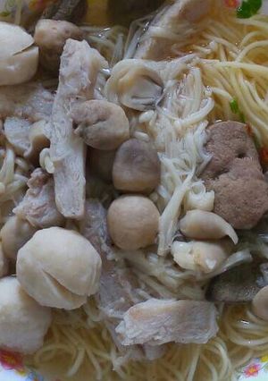 Hình của món Mỳ nấm chả cá và gan.