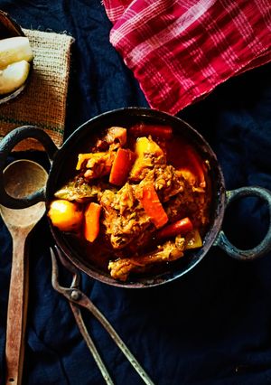 গাজর দিয়ে মুরগি (gajor diye murgi recipe in Bengali) রেসিপির প্রধান ছবি