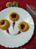 Mango pudding with strawberry crush