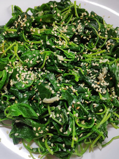 Foto resep Sigeumchi Namul (시금치나물)