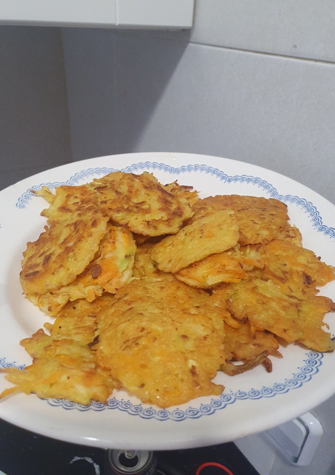 Una foto de Fritters de zanahoria y calabacín