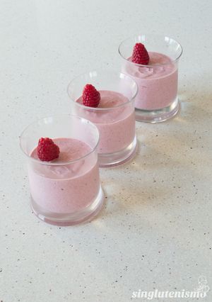 Una foto de Mousse de frambuesa