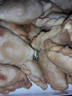 Una foto de Empanadas de pollo ricas y rápidas con masa casera 🙌👍