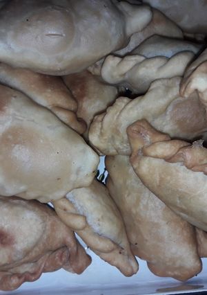 Una foto de Empanadas de pollo ricas y rápidas con masa casera 🙌👍