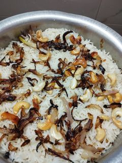 व्हेजिटेबल बिर्याणी (Vegetable Biryani Recipe In Marathi) रेसिपी चे मुख्य फोटो 