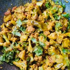 A picture of Aloo gobhi.