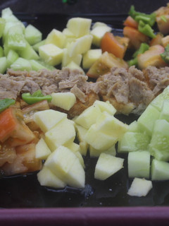 Una foto de Ensalada variada con atún y aguacate