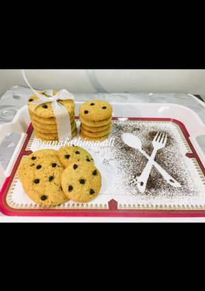A picture of Chocolate chip cookies 🍪.